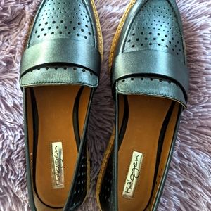 NWOT Halogen black loafers